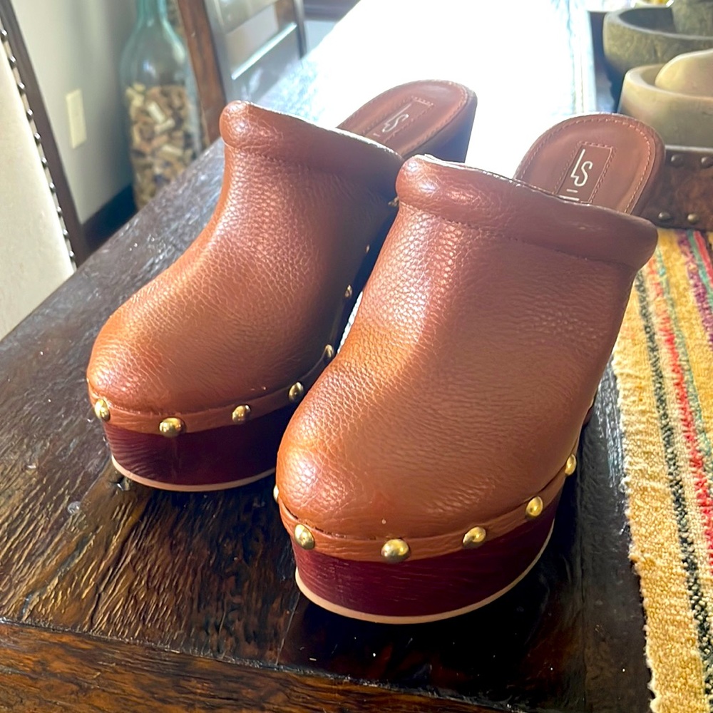 As good as new Platform Leather clogs